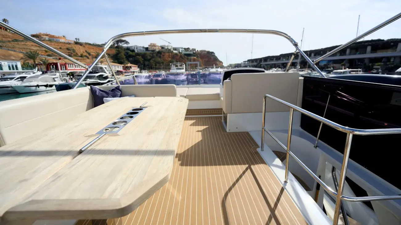 Sealine F530 usado à venda