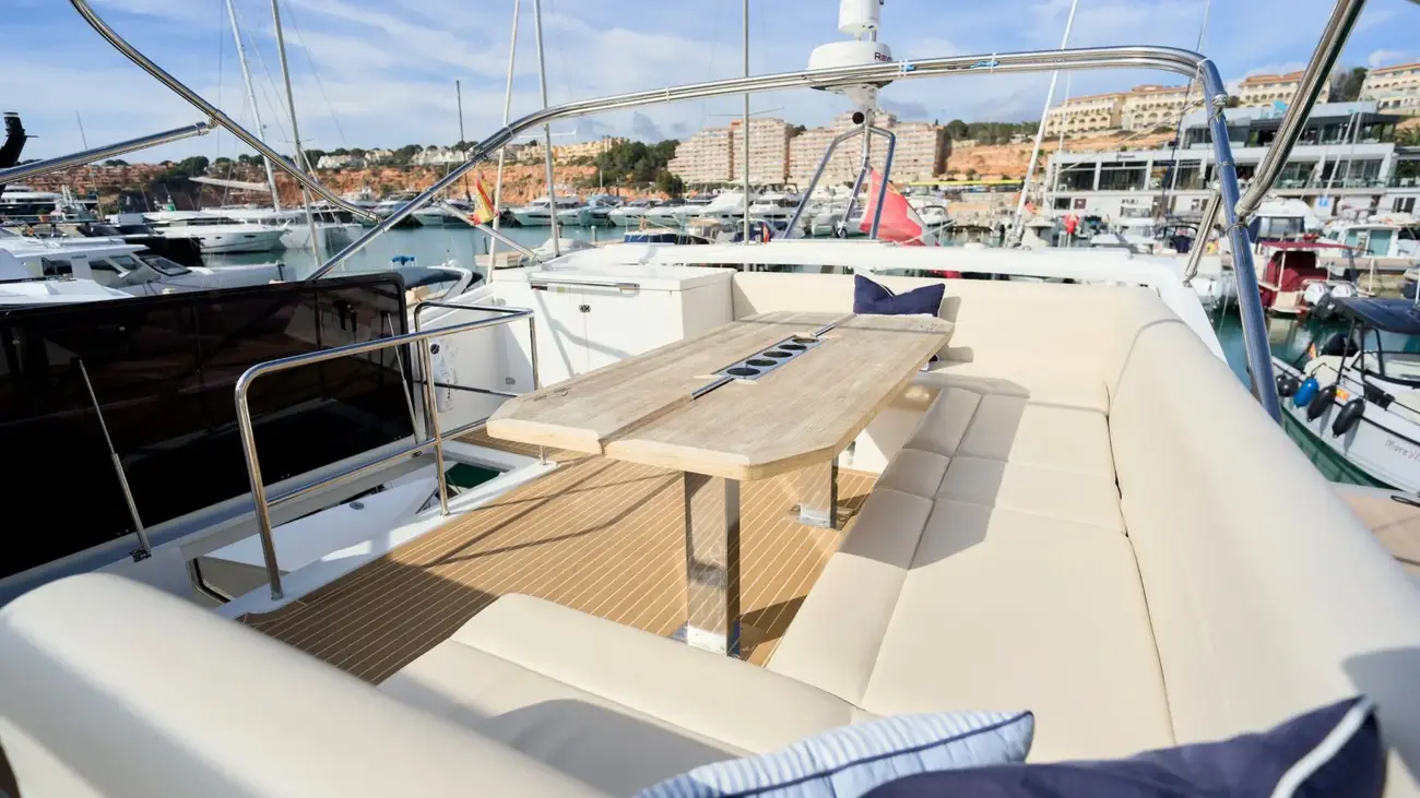 Sealine F530 usado à venda