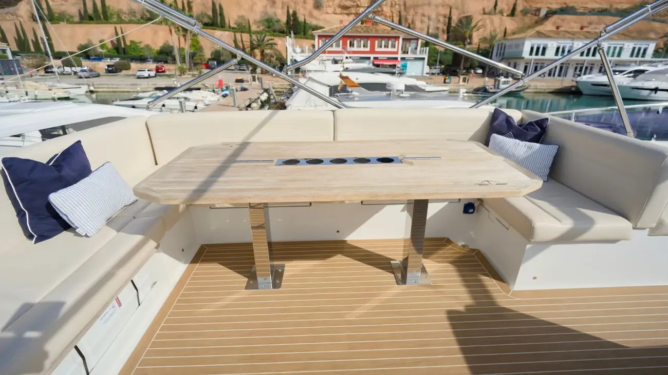 Sealine F530 usado à venda