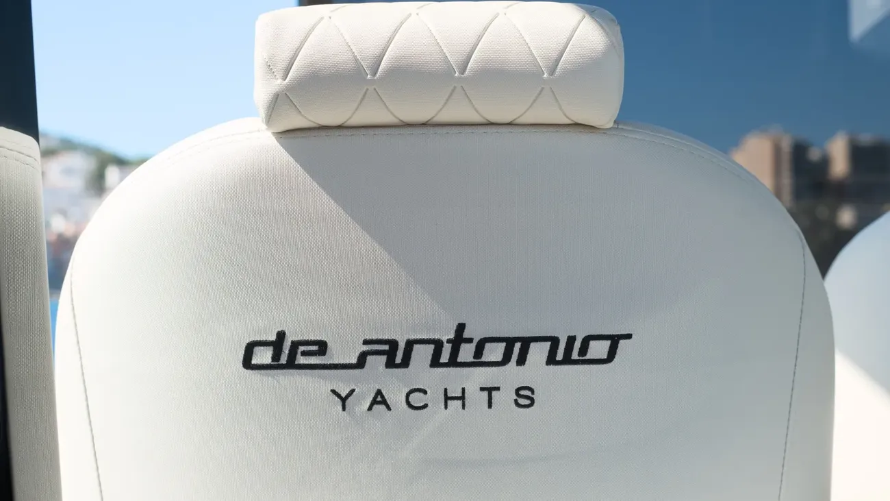 De Antonio D42 Open usado à venda