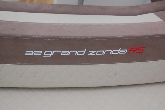 Windy 32 Grand Zonda RS gebraucht zum verkauf