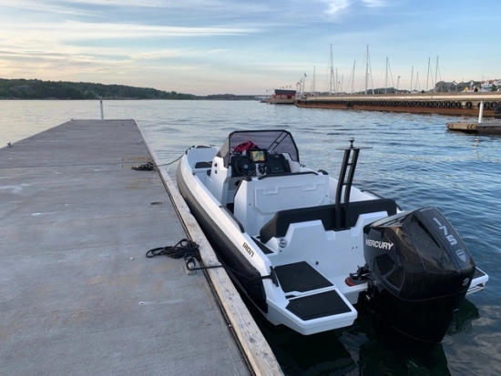 Airon Marine 647 Mercury 175 V6 usata in vendita