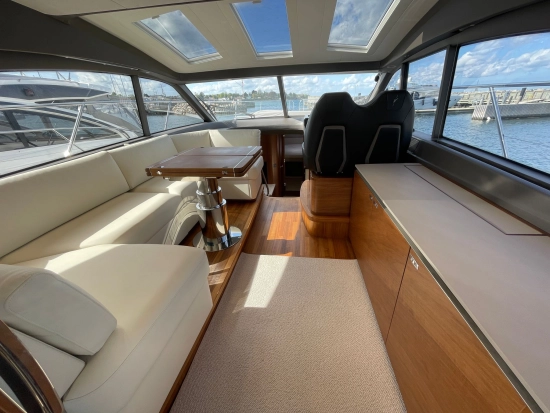 Princess V50 Deck Saloon usado à venda