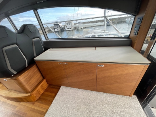 Princess V50 Deck Saloon usado à venda