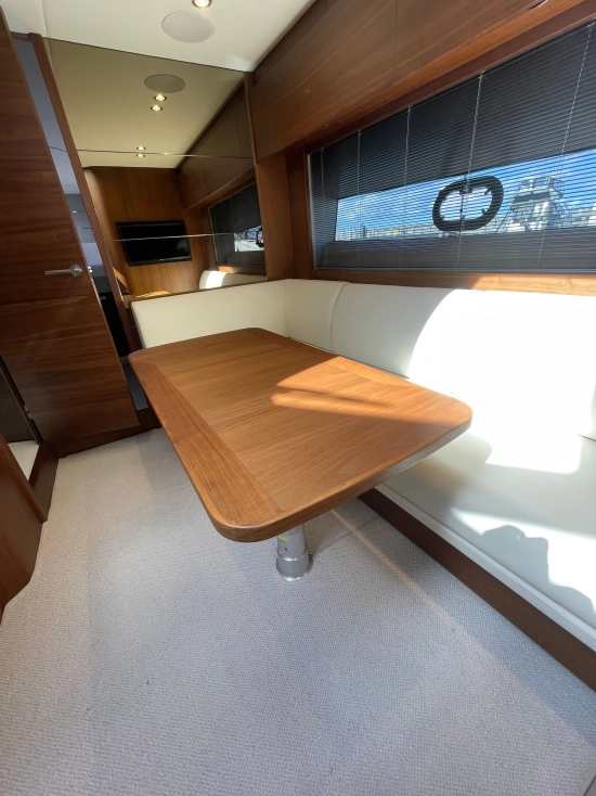 Princess V50 Deck Saloon usado à venda