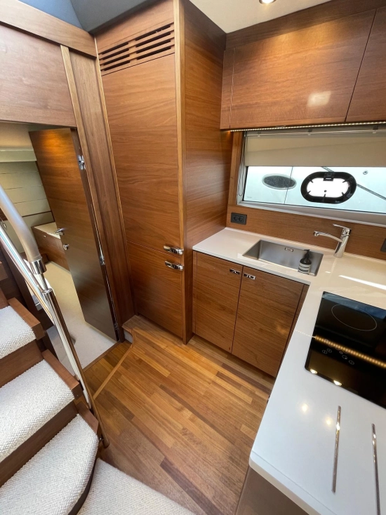 Princess V50 Deck Saloon usado à venda