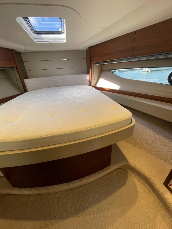 Princess V50 Deck Saloon usado à venda
