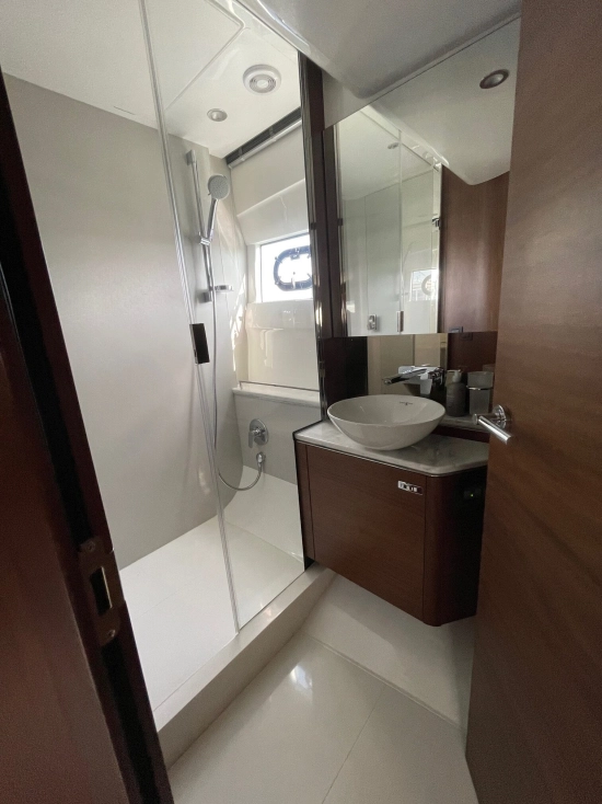 Princess V50 Deck Saloon usado à venda