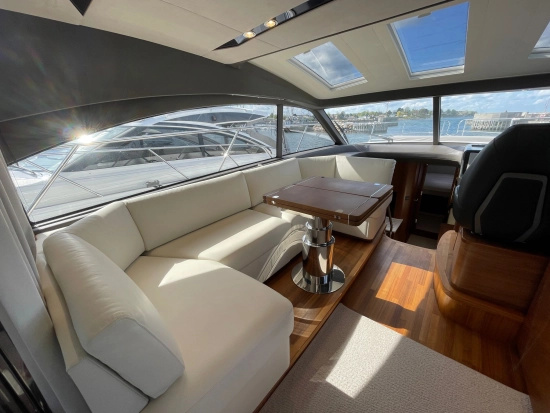 Princess V50 Deck Saloon usado à venda