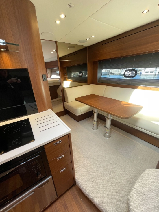 Princess V50 Deck Saloon usado à venda