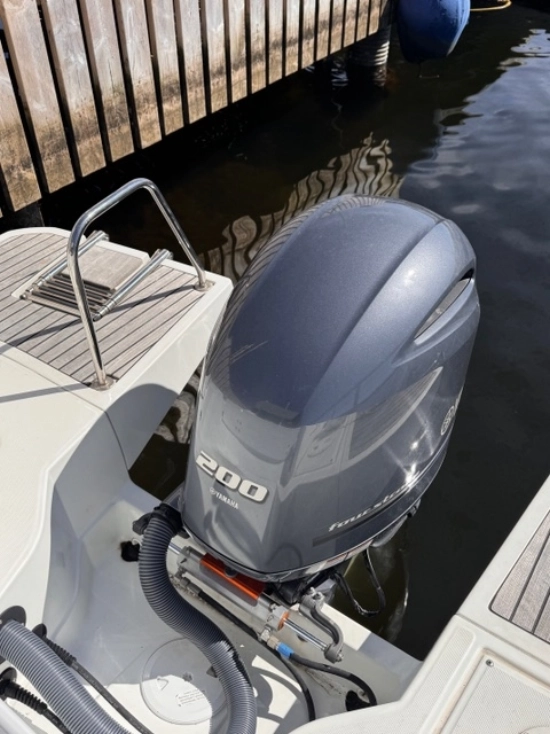 Jeanneau Merry Fisher 795 usado à venda