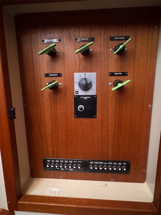 Custom 33 usata in vendita