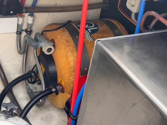 Custom 33 usata in vendita