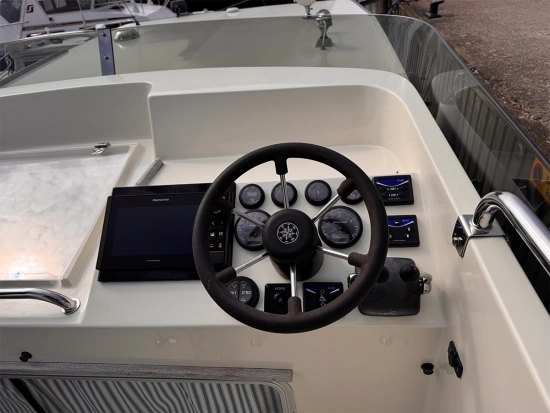 Custom 33 usata in vendita