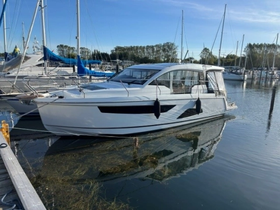 Sealine C330 usado à venda