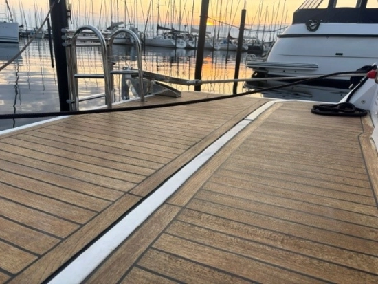 Sealine C330 usado à venda