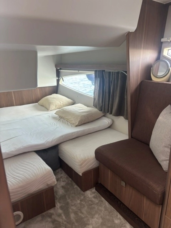 Sealine C330 usado à venda