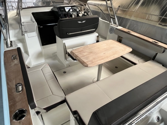 Beneteau Flyer 8.8 Sundeck preowned for sale