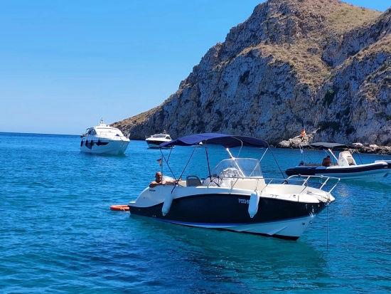 Quicksilver 675 Activ usata in vendita