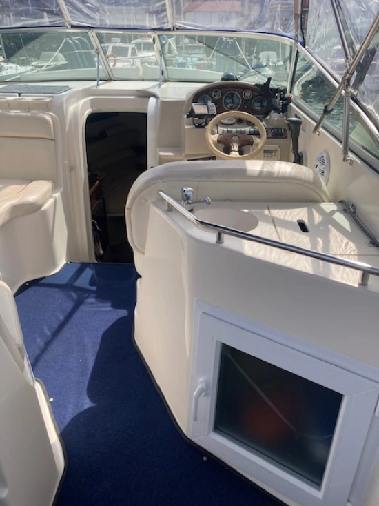 Rinker 270 FIESTA VEE preowned for sale