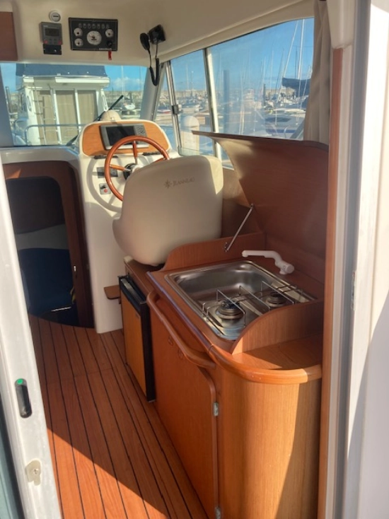 Jeanneau MERRY FISHER 805 preowned for sale