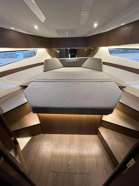 Beneteau Antares 11 Fly OB usata in vendita