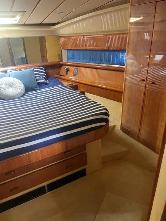 Ferretti 53 ANIVERSARIO usado à venda