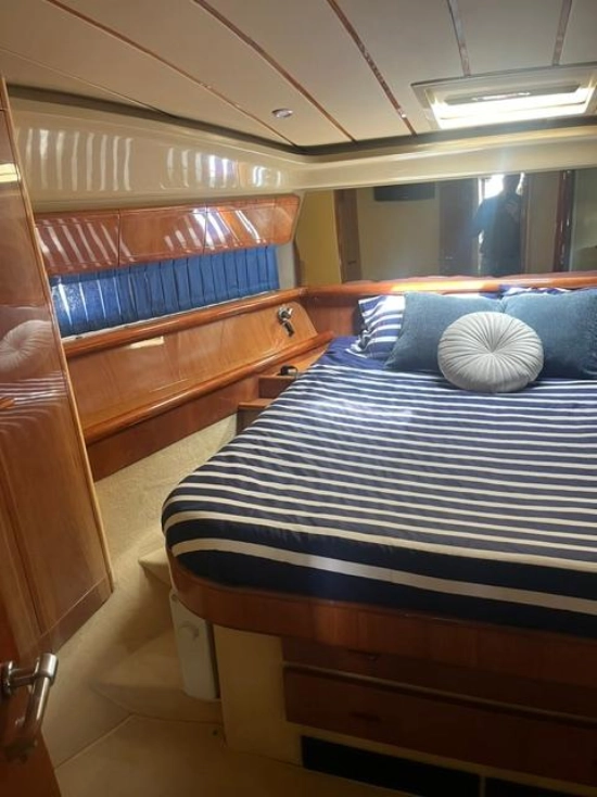 Ferretti 53 ANIVERSARIO usado à venda