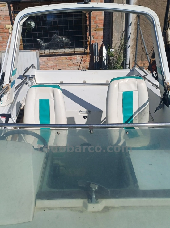 Jeanneau Leader 650 usata in vendita