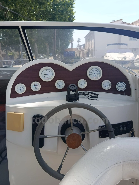 Quicksilver Cruiser 650 usado à venda