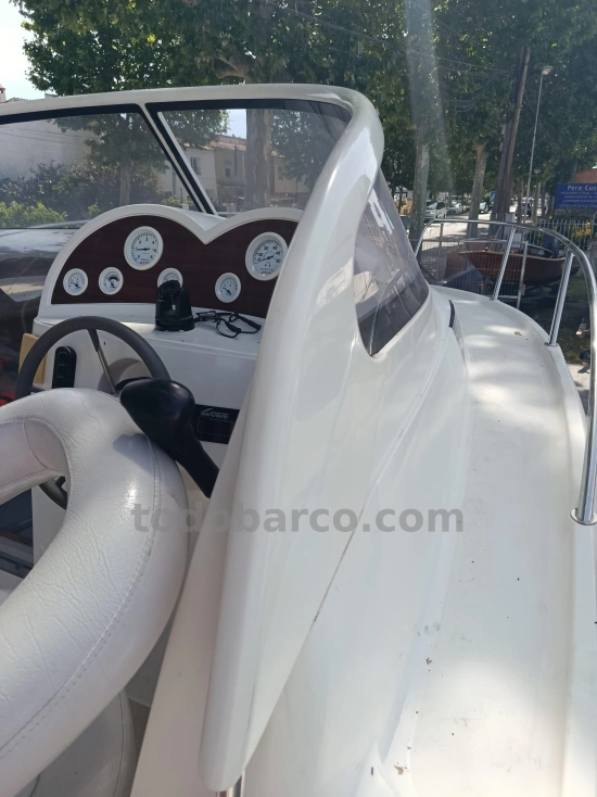 Quicksilver Cruiser 650 usado à venda