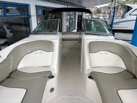 Sea Ray Sundeck 240 usado à venda
