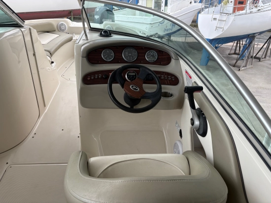 Sea Ray Sundeck 240 usado à venda