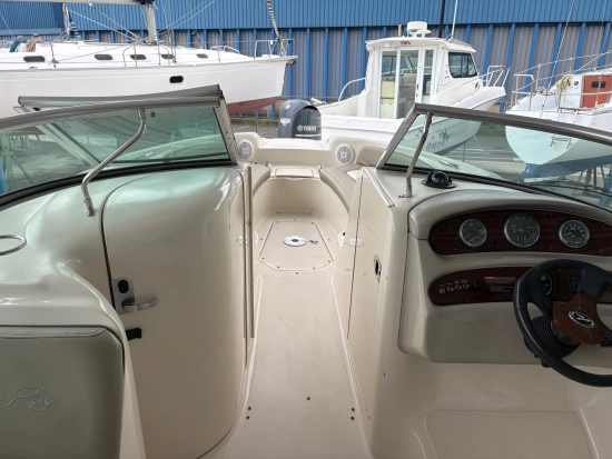 Sea Ray Sundeck 240 usado à venda