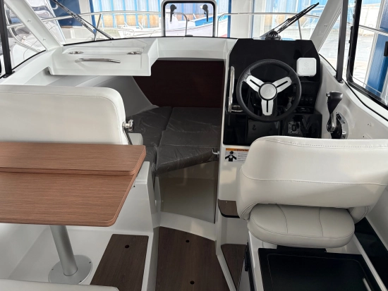Beneteau Antares 7 nuevo en venta