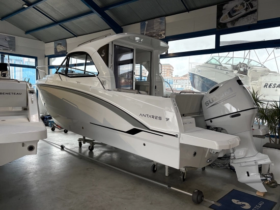 Beneteau Antares 7 nuevo en venta