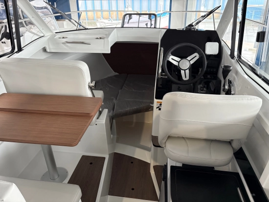 Beneteau Antares 7 nuevo en venta