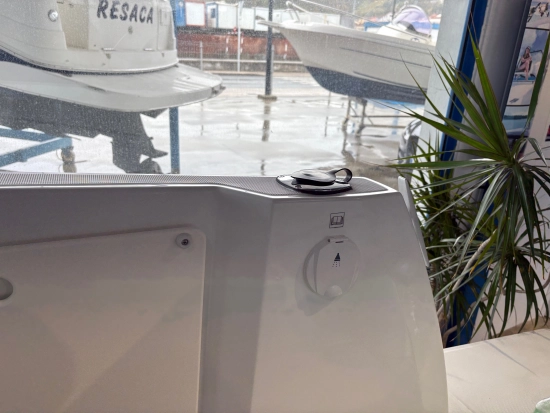 Beneteau Antares 7 nuevo en venta