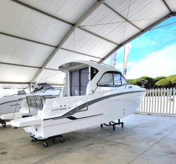 Beneteau Antares 7 OB nuova in vendita