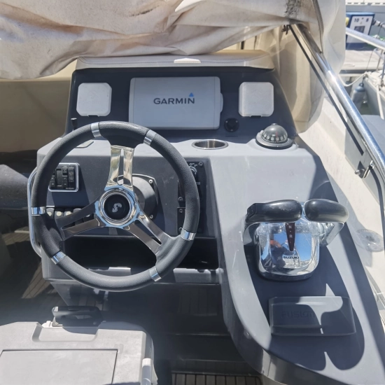 Beneteau Flyer 8.8 Sundeck usado à venda