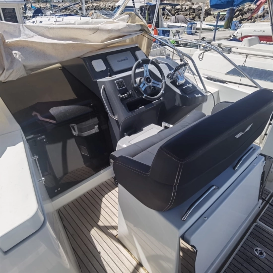 Beneteau Flyer 8.8 Sundeck usado à venda