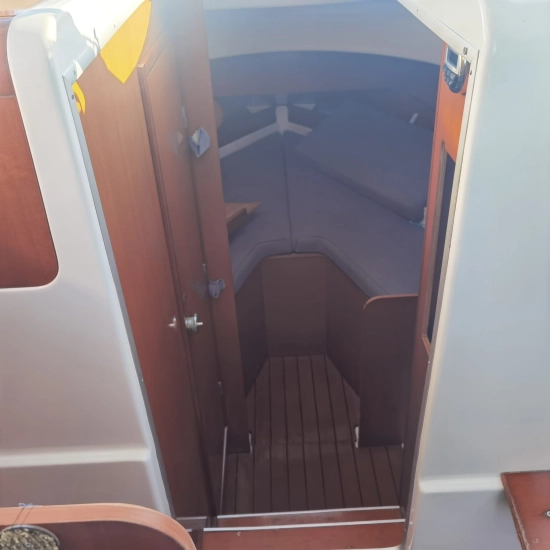 Beneteau Antares 760 usado à venda