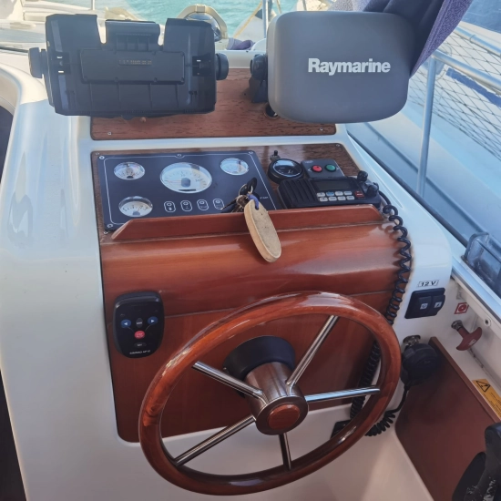 Beneteau Antares 760 usado à venda