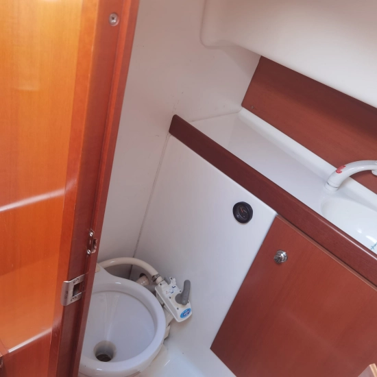 Beneteau Antares 760 usado à venda