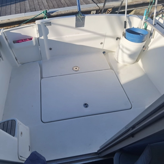 Beneteau Antares 760 usado à venda