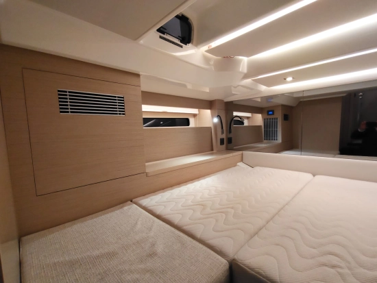 Jeanneau DB 37 nuevo en venta