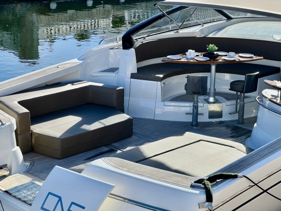 Baia One 43 usado à venda