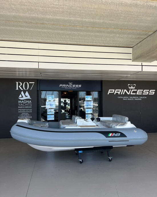 AB INFLATABLES 330 JET TENDER nuevo en venta
