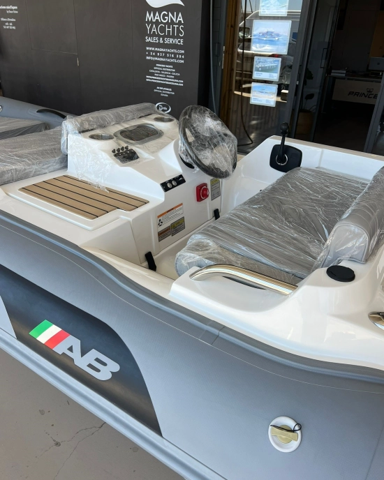 AB INFLATABLES 330 JET TENDER nuevo en venta