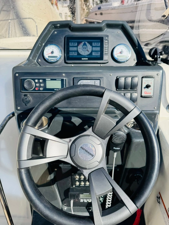 Quicksilver Sundeck Activ 755 motor 250cv usado à venda